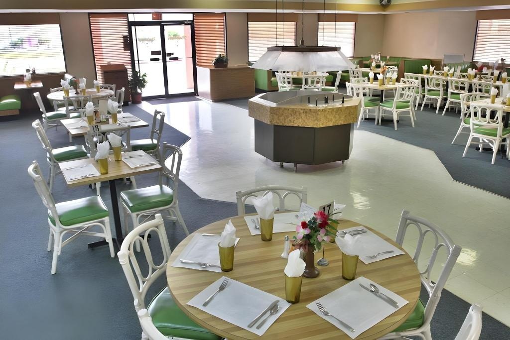 Castaways Resort And Suites Grand Bahama Island  Dining  Dining Image 1 1