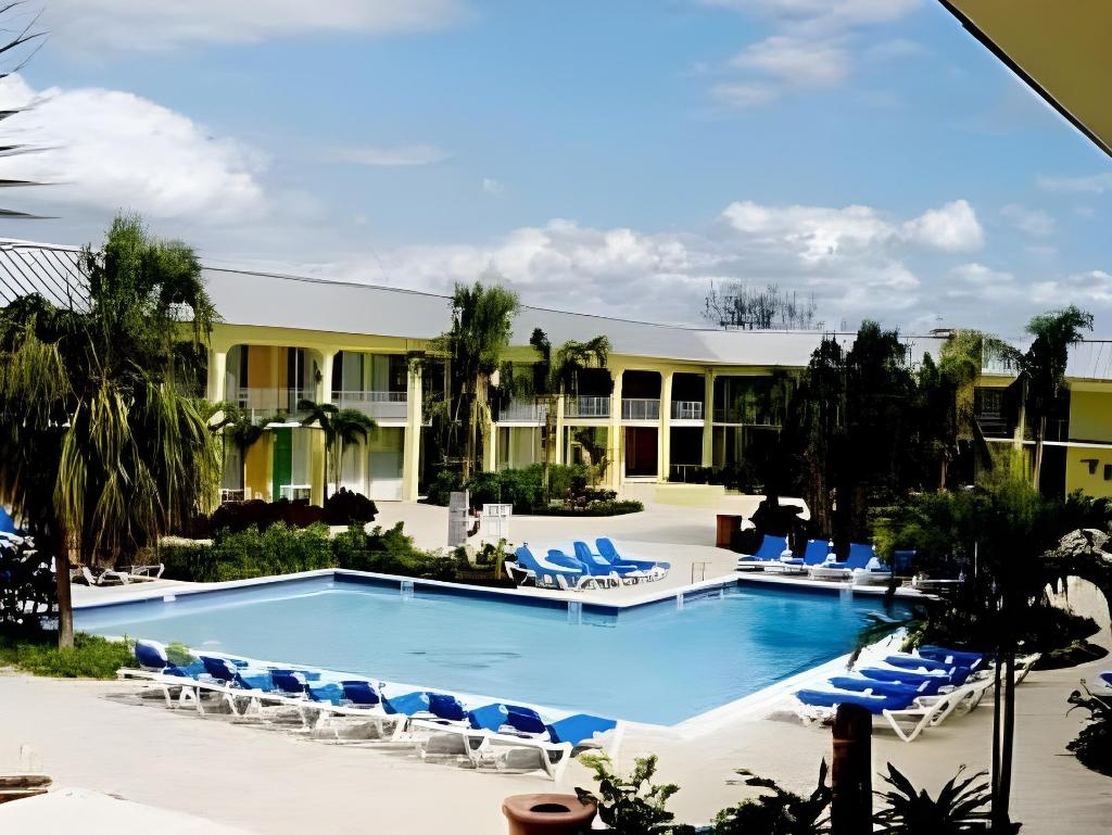 Royal Islander Hotel  Facilities  Swimming Pool 1