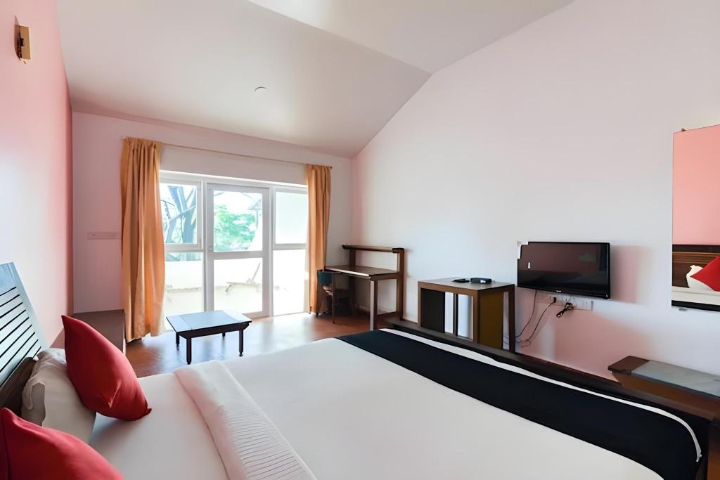 Nirvana Hermitage Resort  Rooms  Deluxe Cottage Bed 3