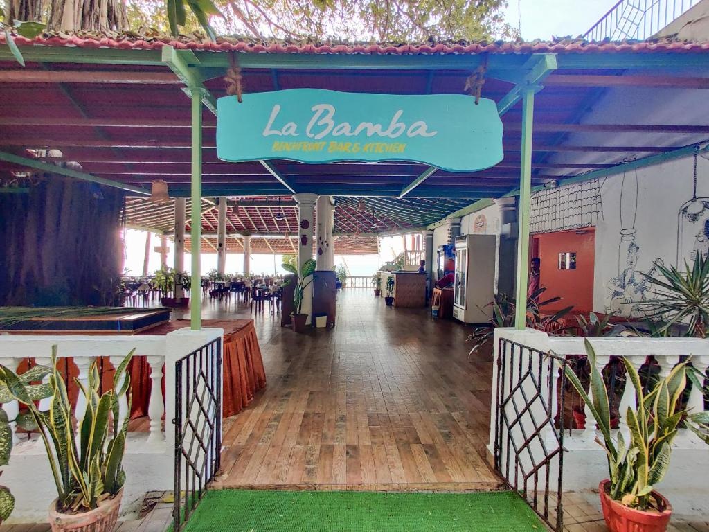 Bambolim Beach Resort  Facilities  Barlounge 18