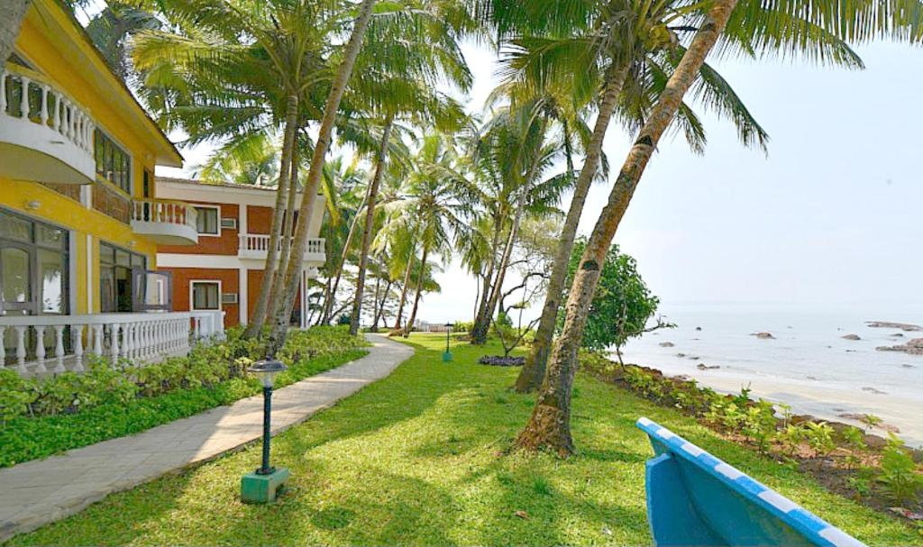 Bambolim Beach Resort  Facilities  Beach 2