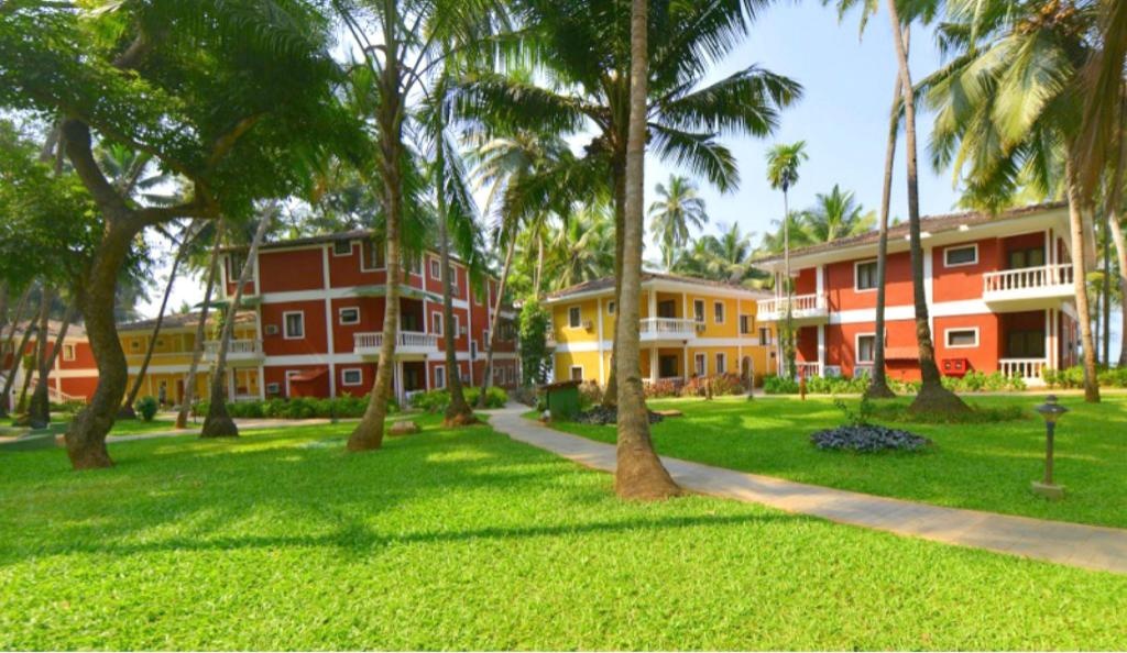 Bambolim Beach Resort  Facilities  Garden 3