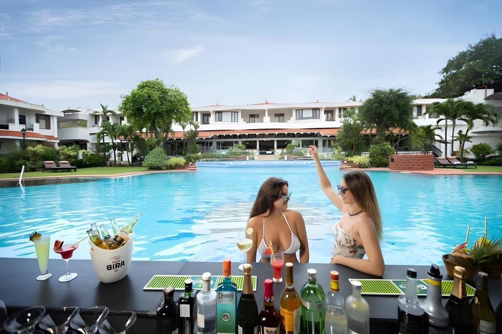 Heritage Village Resort Spa Goa  Facilities  Poolside Bar 9