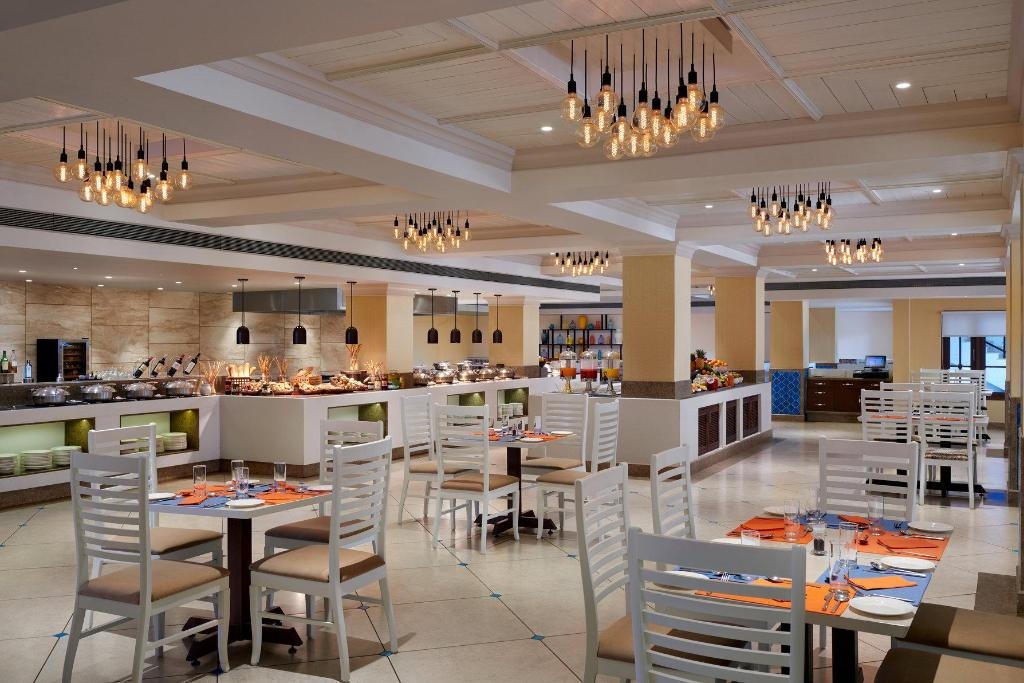 Holiday Inn Resort Goa By IHG  Dining  Restaurant 8