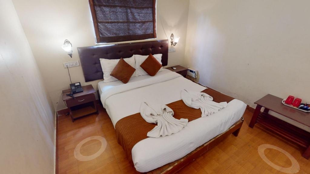 Ticlo Resort  Rooms  Deluxe Room Guestroom 3