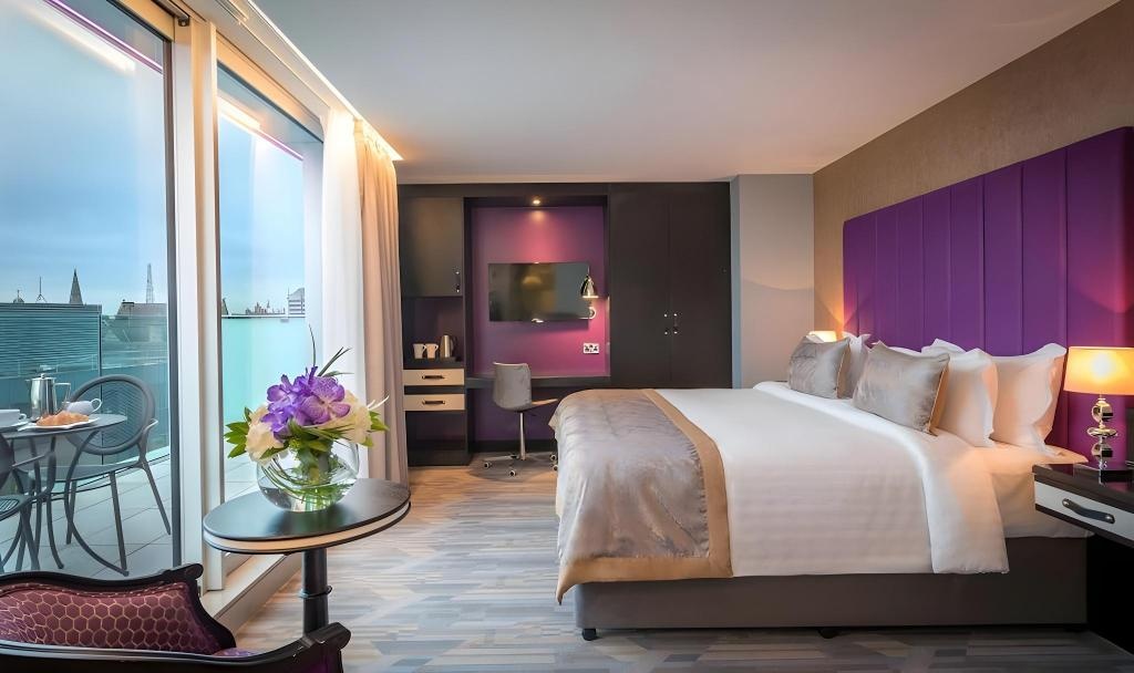 Trinity City Hotel  Rooms  Guestroom 1