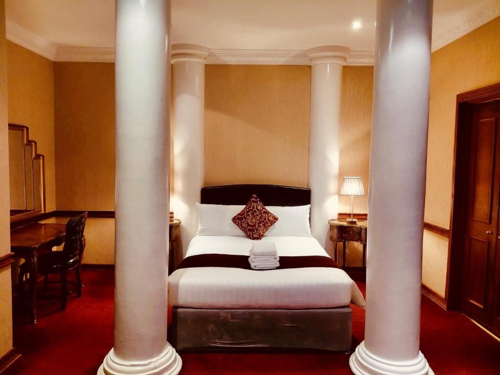 Russell Court Hotel  Rooms  Guestroom 17