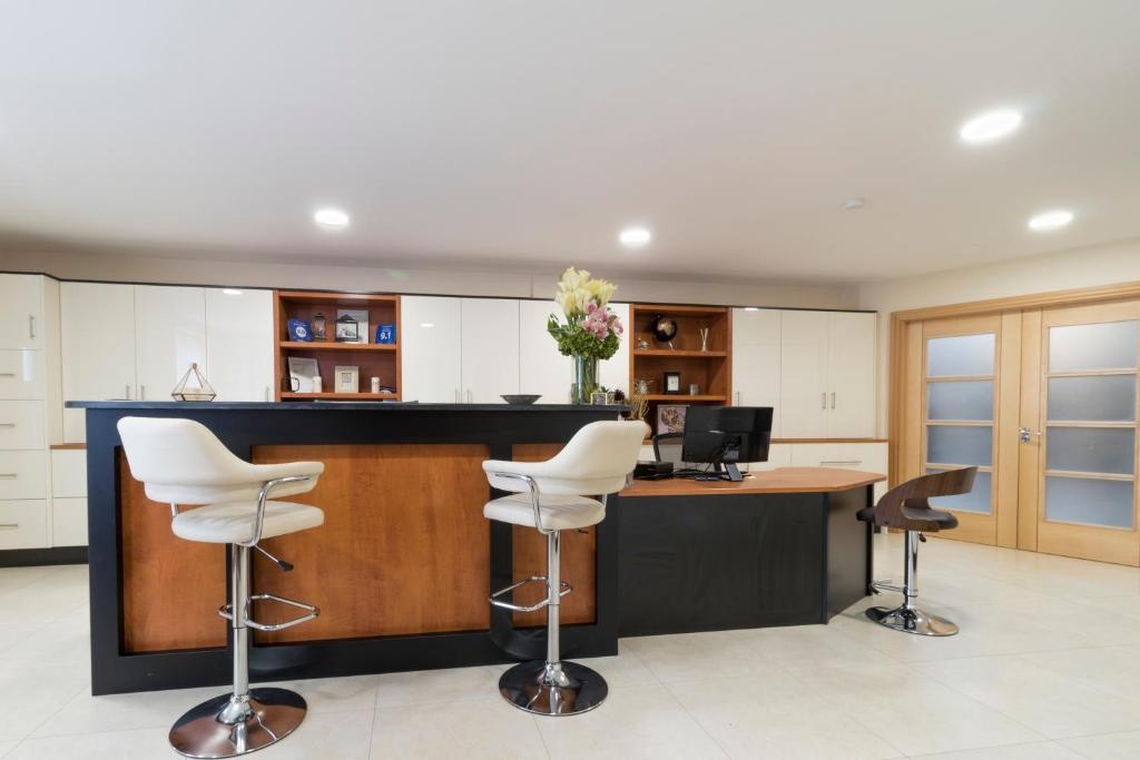 Broc House Suites  Property Views  Lobby 2