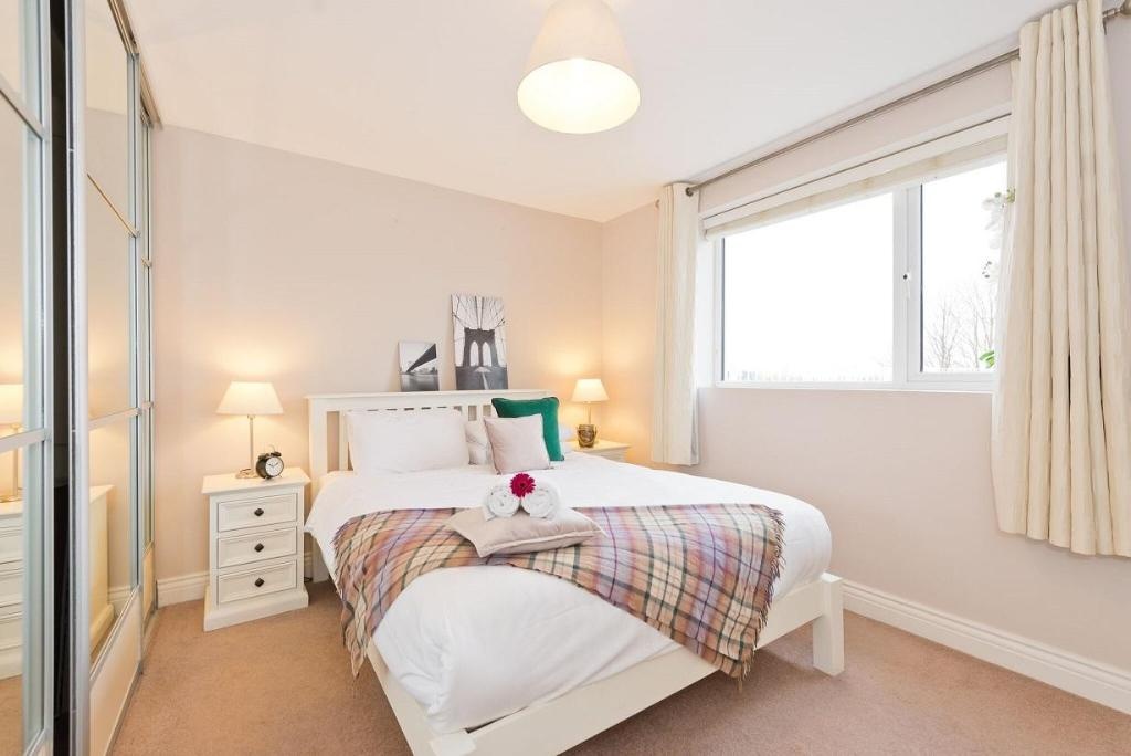 Broc House Suites  Rooms  Penthouse Apartment Bedroom 4