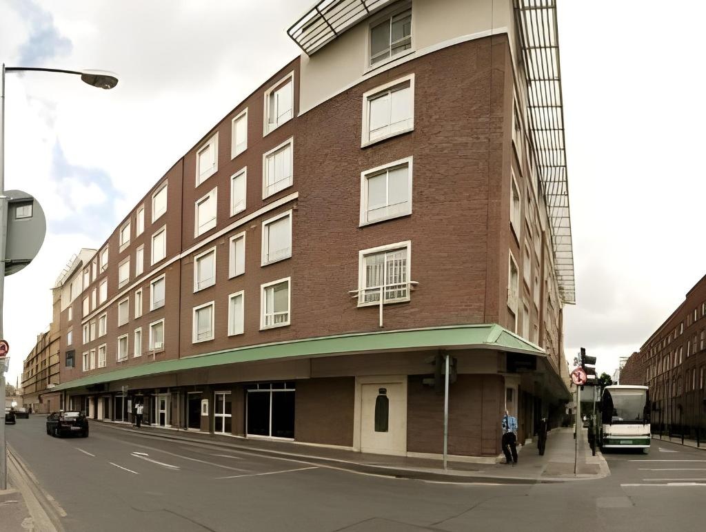 Travelodge Stephens Green  Property Views  Exterior View 8
