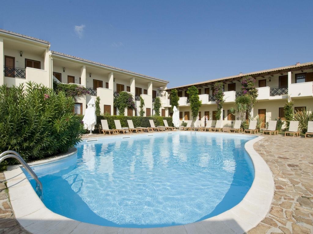 Hotel Palau  Facilities  Swimming Pool 2