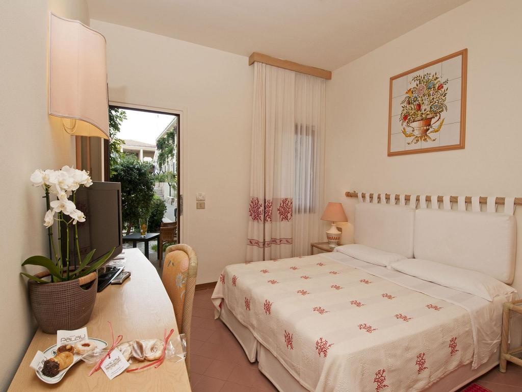 Hotel Palau  Rooms  Double Or Twin Room Guestroom 13