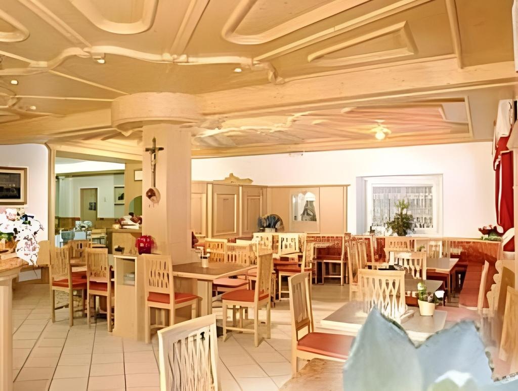 Hotel La Roccia  Dining  Restaurant 2