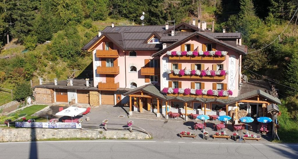 Hotel La Roccia  Property Views  Exterior View 12