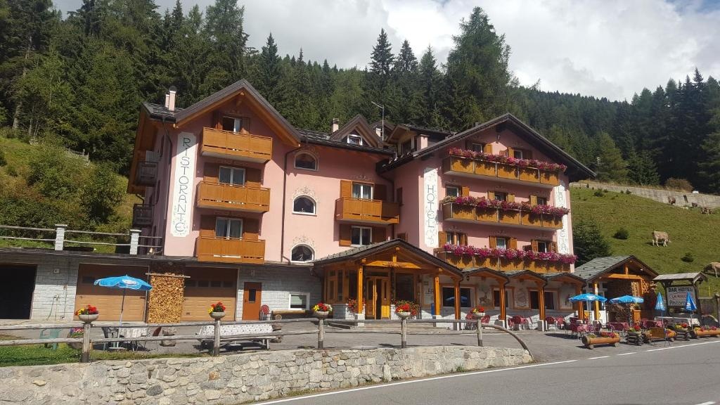 Hotel La Roccia  Property Views  Exterior View 13