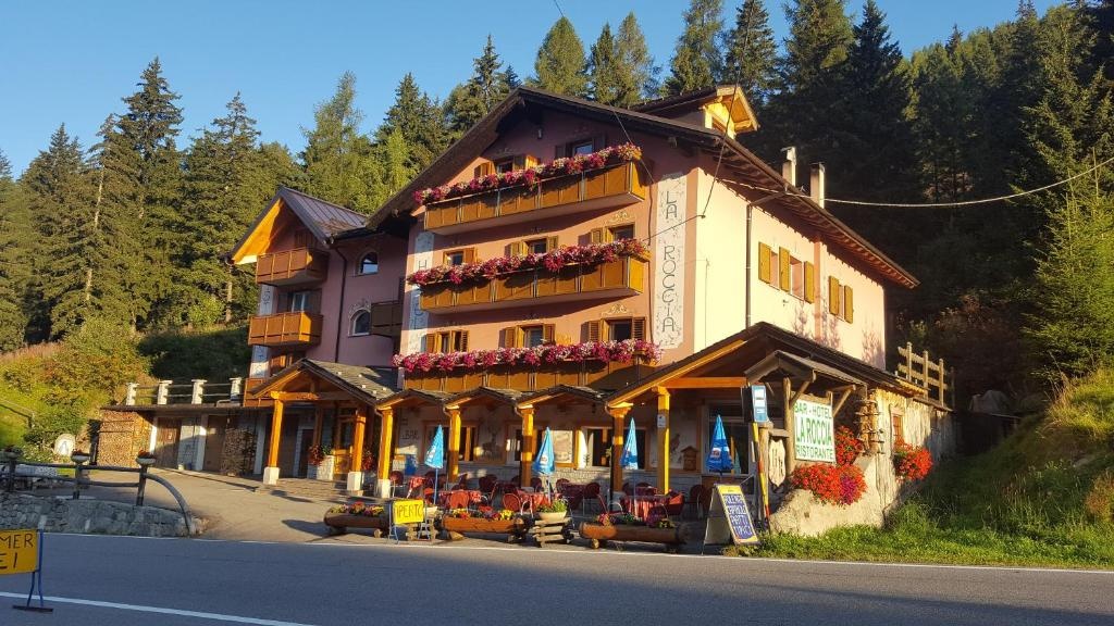 Hotel La Roccia  Property Views  Exterior View 14