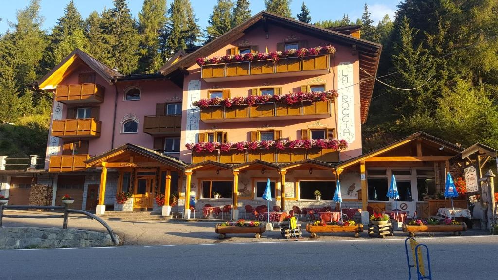 Hotel La Roccia  Property Views  Exterior View 16