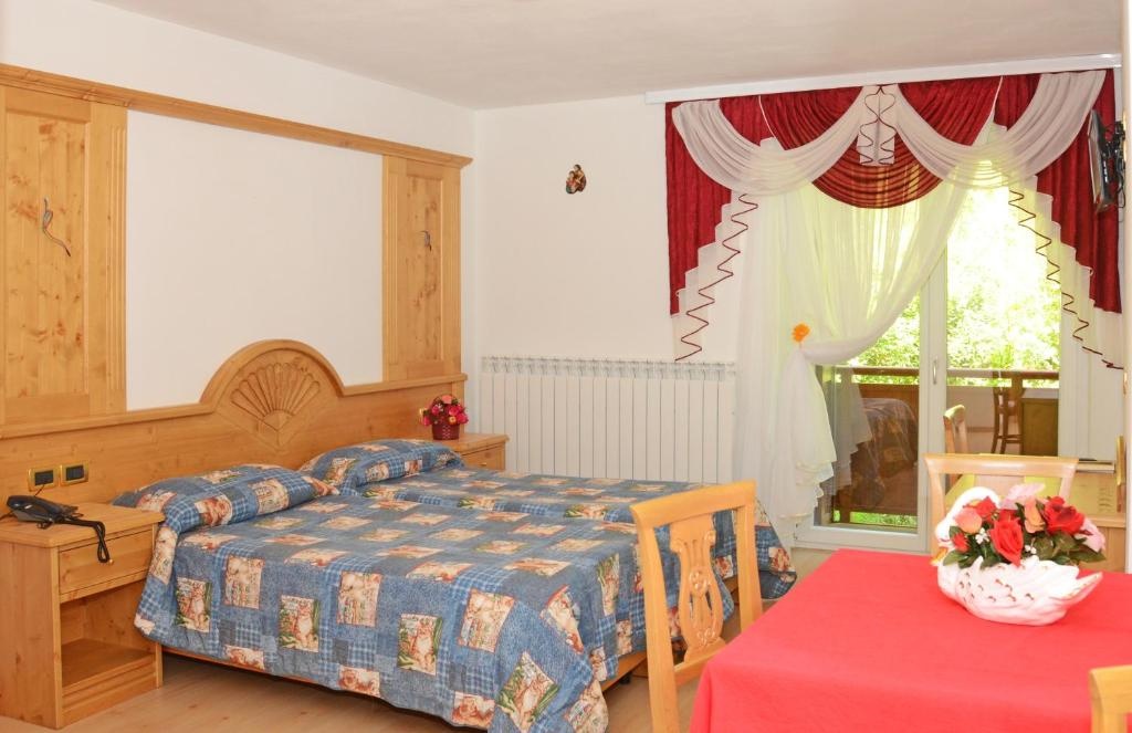 Hotel La Roccia  Rooms  Family Room 2 Adults 2 Children 2