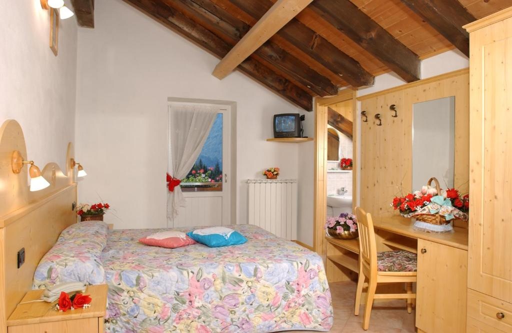 Hotel La Roccia  Rooms  Standard Double Or Twin Room 1