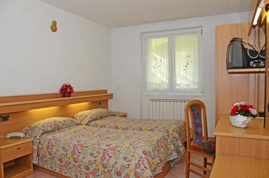 Hotel La Roccia  Rooms  Standard Double Or Twin Room 4