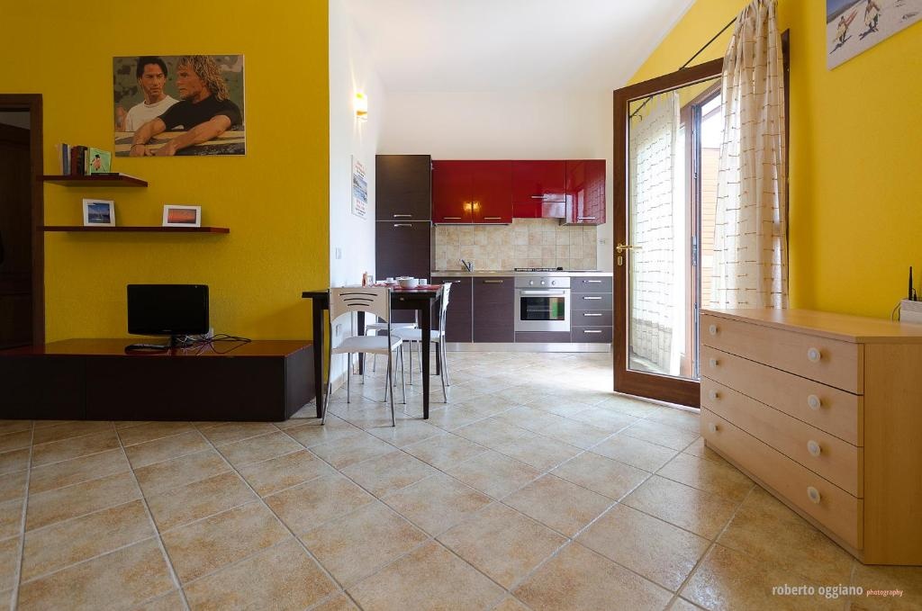 Residenze LIsola Surf House  Facilities  Kitchen 1