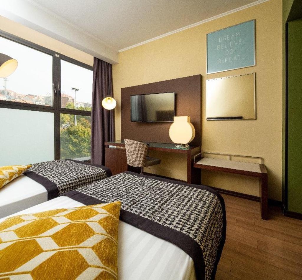 Holiday Inn Turin Corso Franciaroomsrooms Image 1616