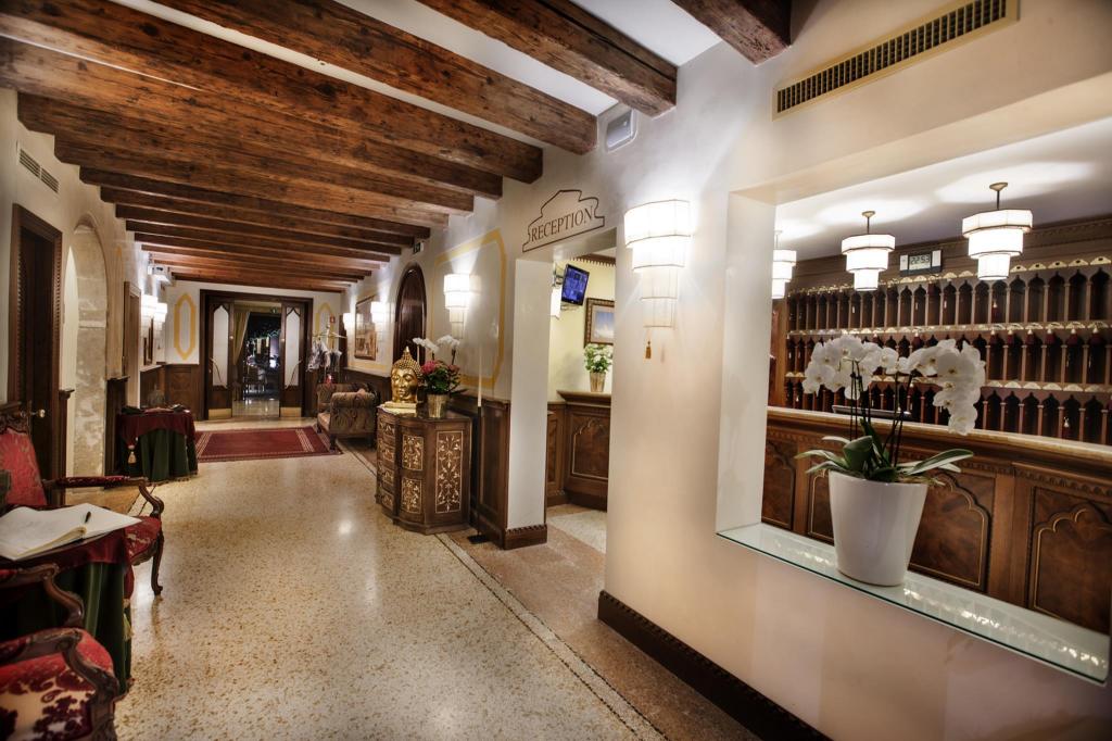 Reception Ai Mori Doriente Hotel In Venice