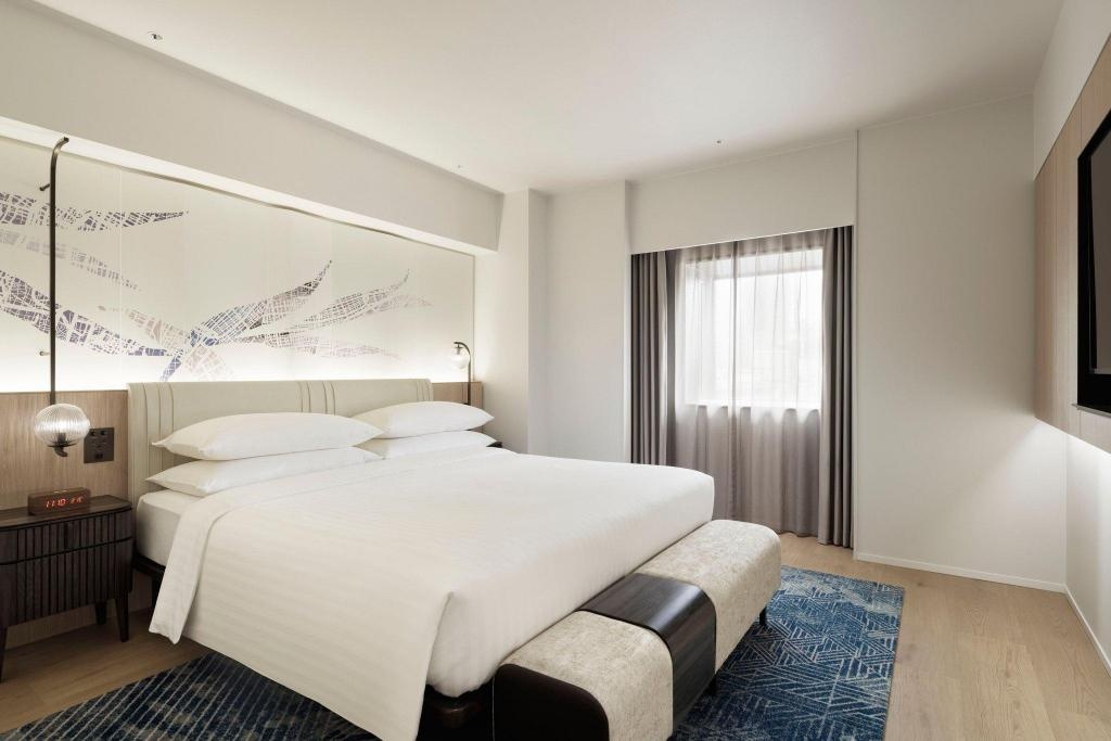 Courtyard By Marriott Tokyo Ginza Hotel  Dining  Premium Courtyard Guest Room 1 King 17