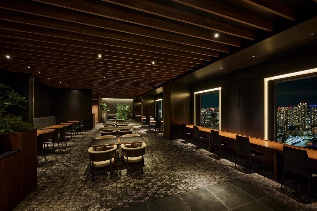 The Royal Park Hotel Iconic Tokyo Shiodome  Dining  Barlounge 82