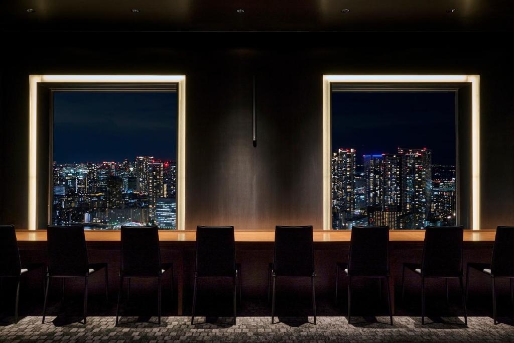 The Royal Park Hotel Iconic Tokyo Shiodome  Dining  Barlounge 98