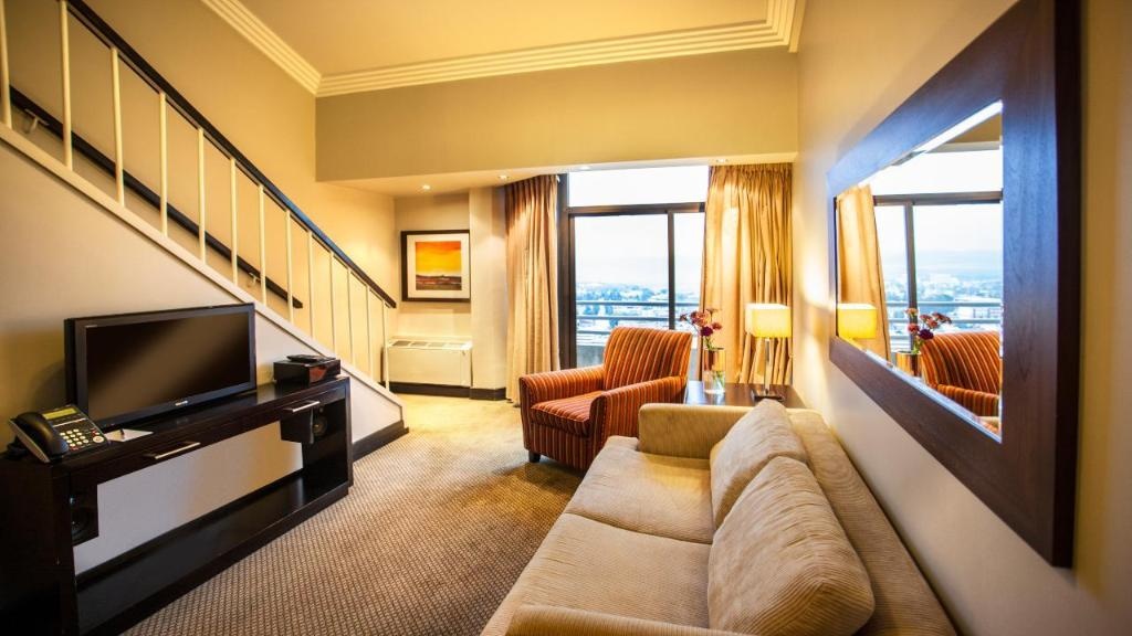 Avani Lesotho Hotel Casino  Rooms  Avani Suite Interior View 5