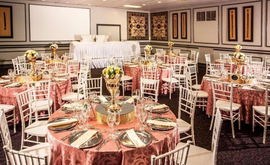 Avani Maseru Hotel  Dining  Dining Image 8 8