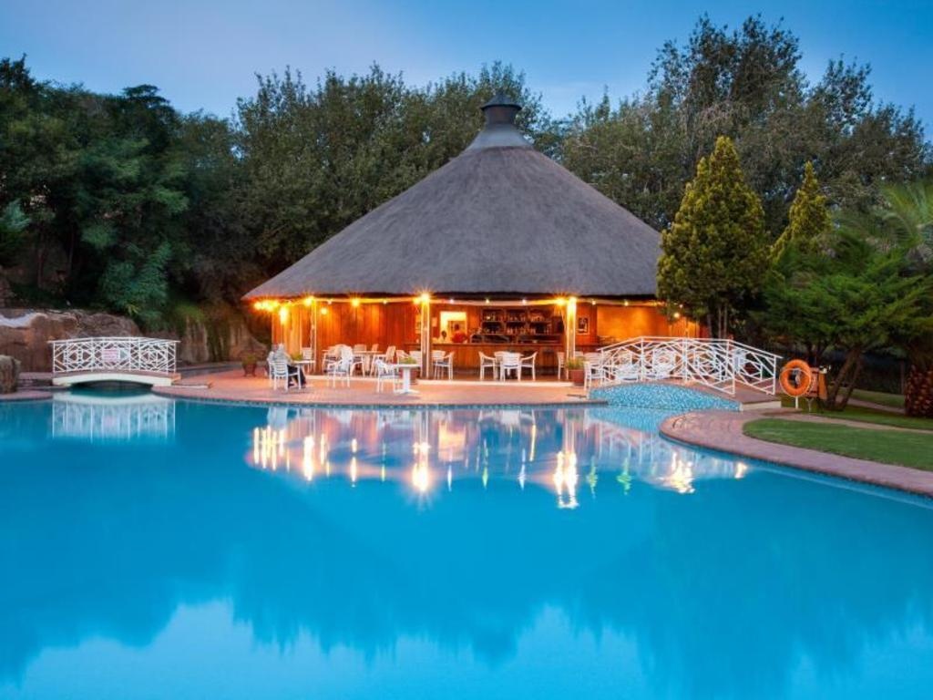 Avani Maseru Hotel  Facilities  Swimming Pool 4
