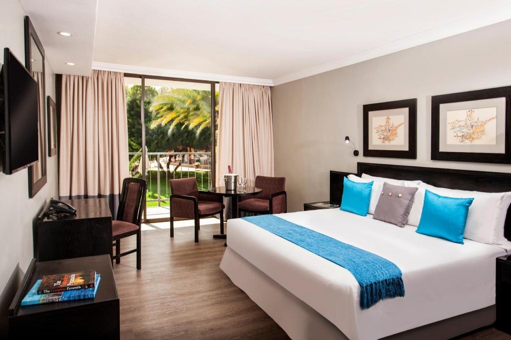 Avani Maseru Hotel  Rooms  Avani Suite Bed 2