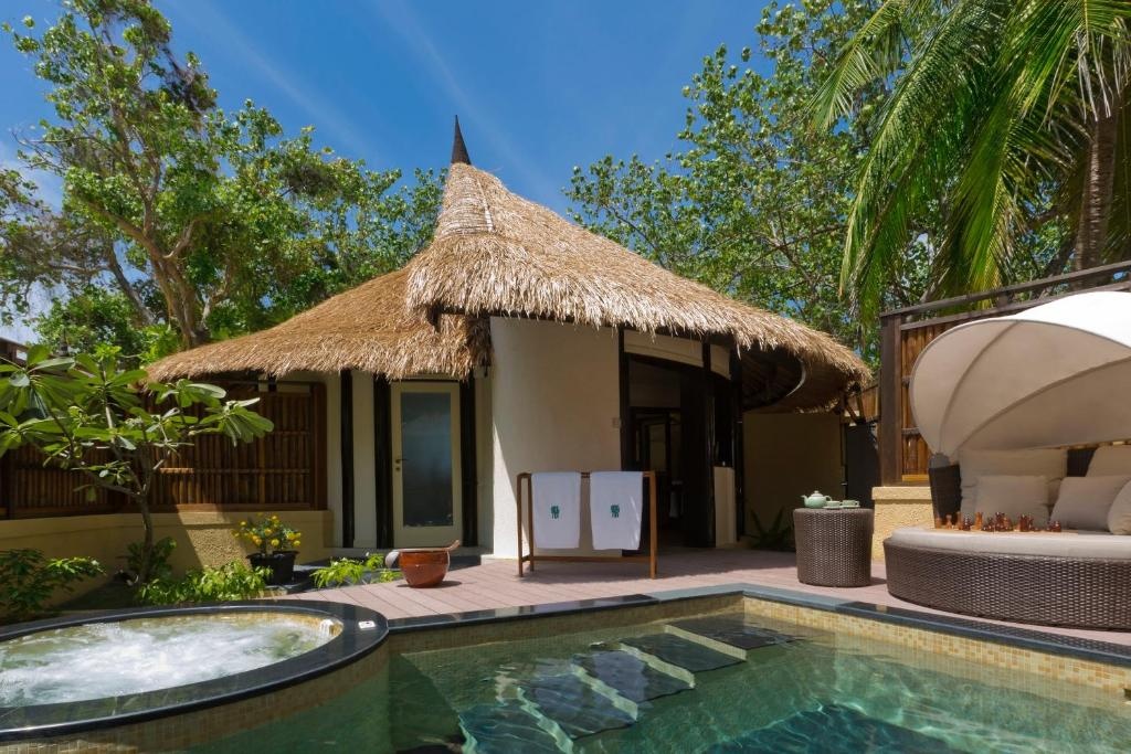 Banyan Tree Vabbinfaru  Facilities  Balconyterrace 6