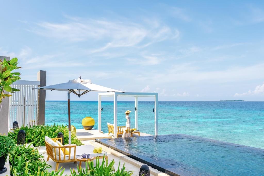 Cheval Blanc Randheli Maldives  Facilities  Swimming Pool 9
