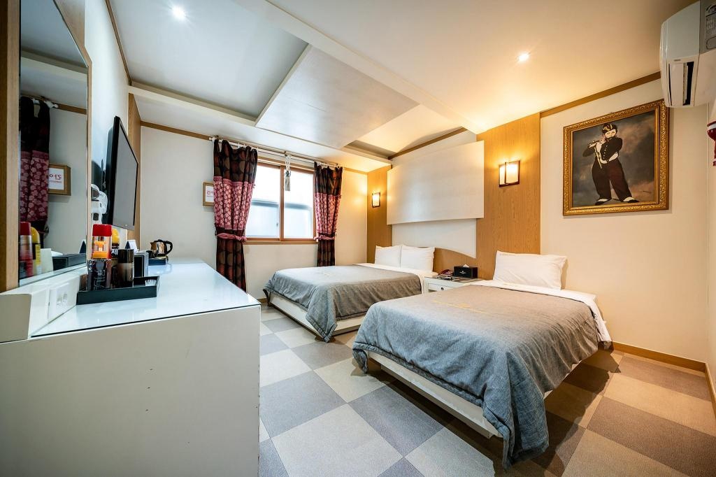 Hotel Incheon Airport  Rooms  Standard Twin Room Bedroom 3