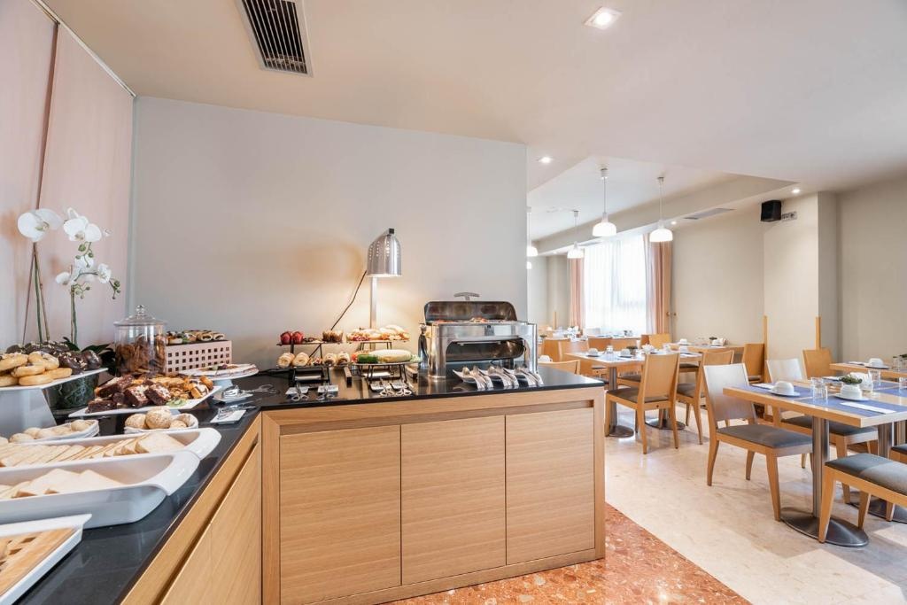 Aparthotel Exe Campus San Mames  Dining  Food And Beverages 5