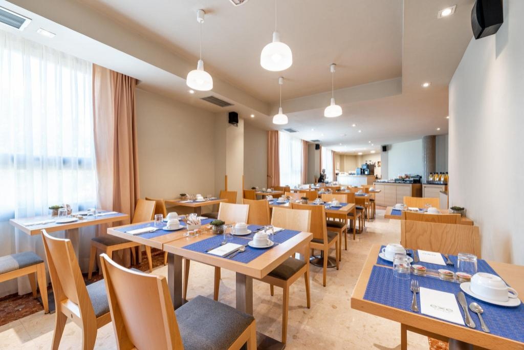 Aparthotel Exe Campus San Mames  Dining  Restaurant 3