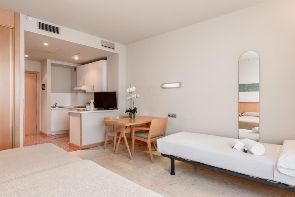 Aparthotel Exe Campus San Mames  Rooms  Triple 1