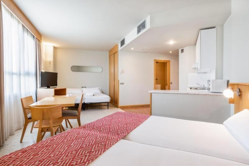 Aparthotel Exe Campus San Mames  Rooms  Rooms Image 3 3