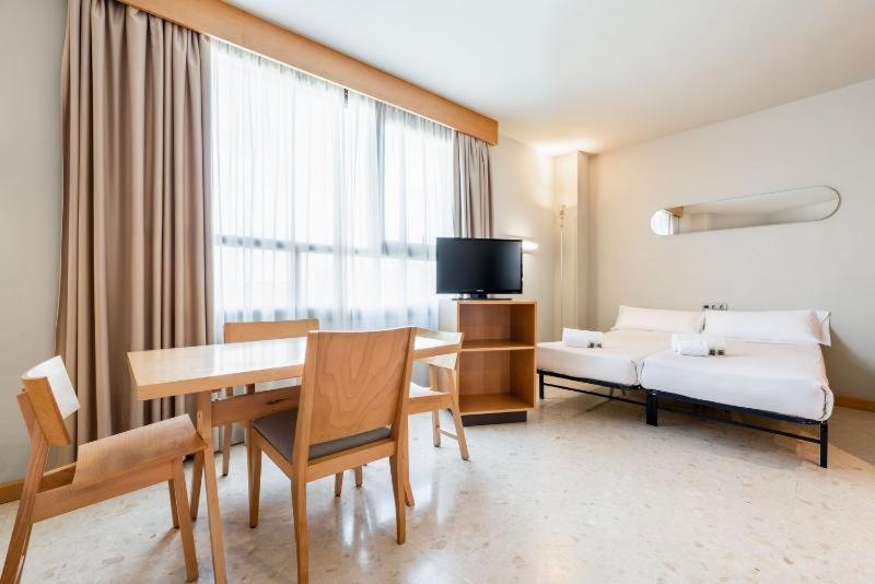 Aparthotel Exe Campus San Mames  Rooms  Rooms Image 5 5