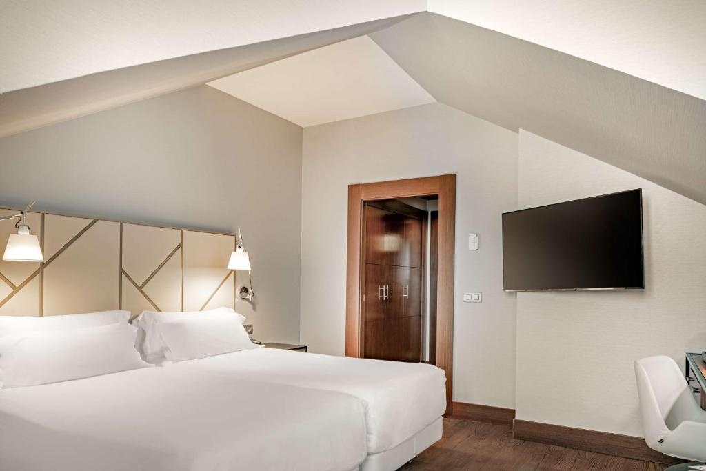 NH Collection Leon Plaza Mayor  Facilities  Facilities 10