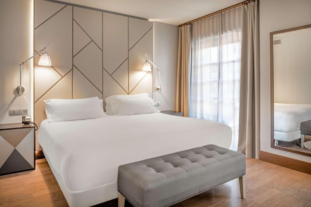 NH Collection Leon Plaza Mayor  Rooms  Premium Room With View Guestroom 1