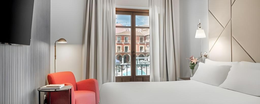 NH Collection Leon Plaza Mayor  Rooms  Superior Room With View View 6