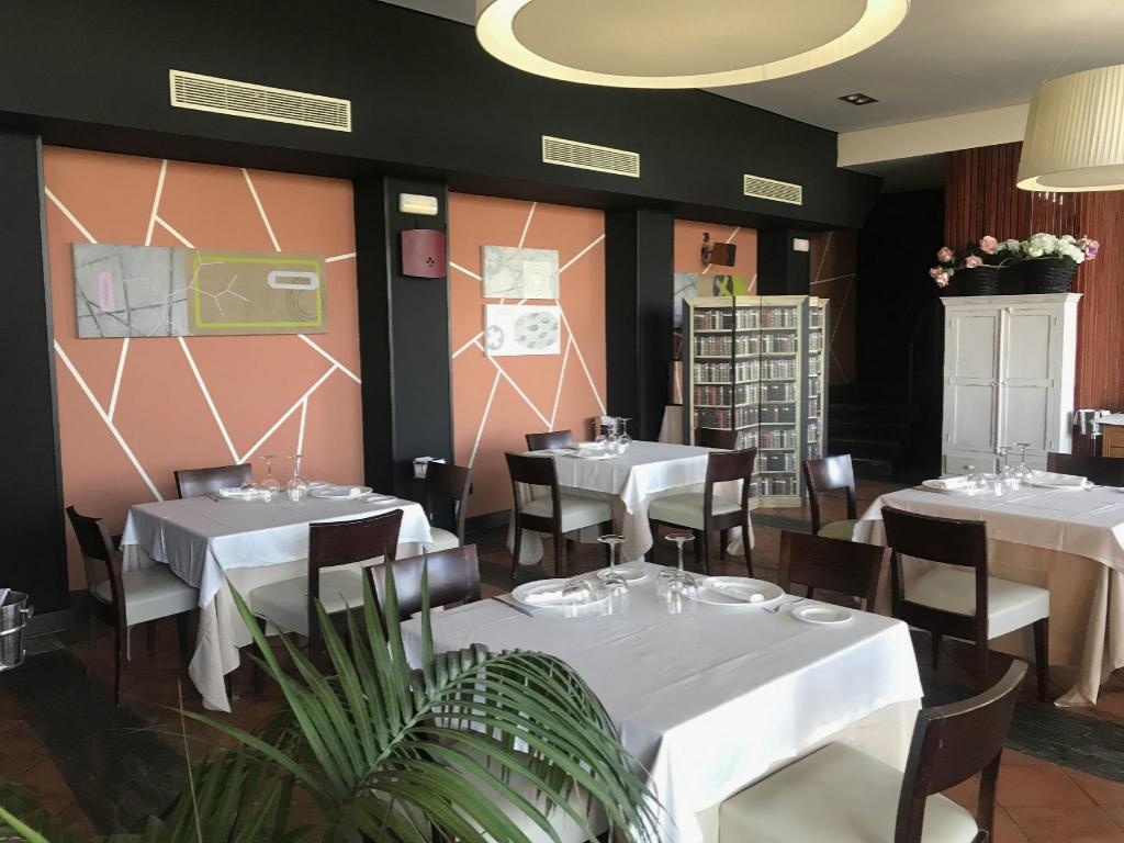 Hotel Cigarral El Bosque  Dining  Dining Image 6 6
