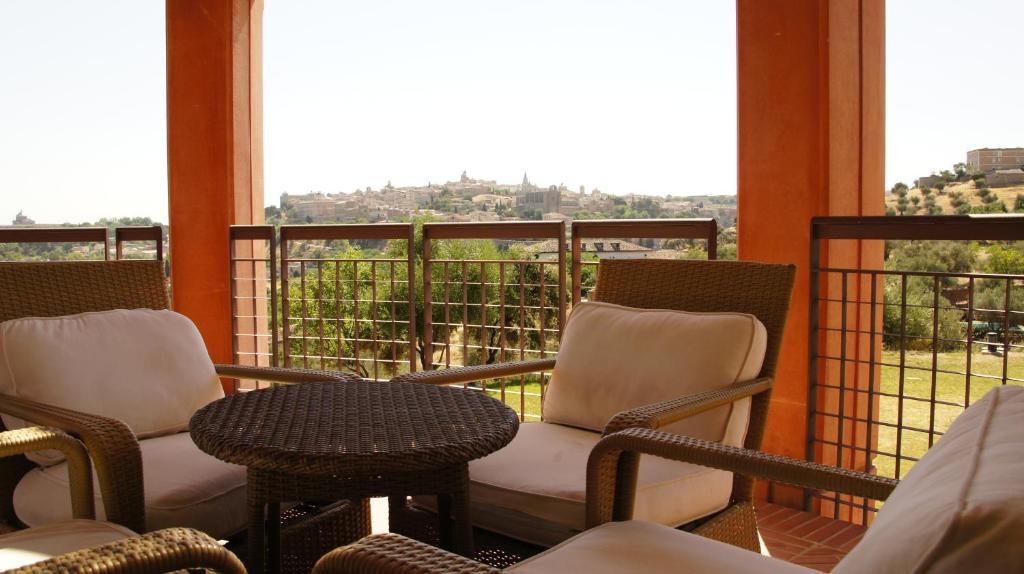 Hotel Cigarral El Bosque  Facilities  Balconyterrace 2