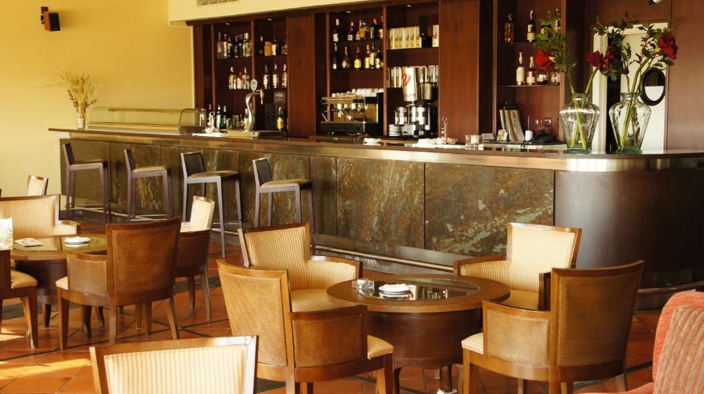 Hotel Cigarral El Bosque  Facilities  Barlounge 6