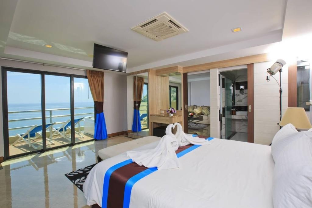 Blue Wave Hotel Hua HinroomsJunior Suite Sea View5