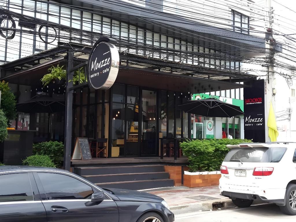 Mooks ResidencediningCoffee Shop5